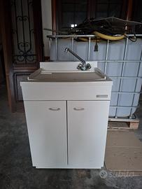 Lavella con mobiletto a due ante