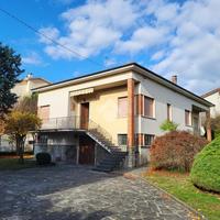 VILLA SINGOLA A BESANA IN BRIANZA