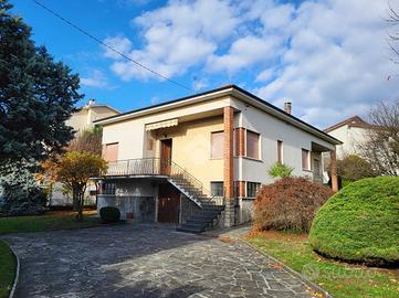 VILLA SINGOLA A BESANA IN BRIANZA