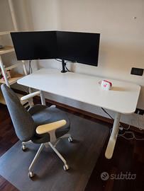Scrivania IKEA ianca + sedia omaggio