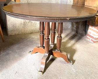 Tavolo in legno massiccio