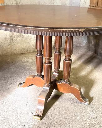 Tavolo in legno massiccio