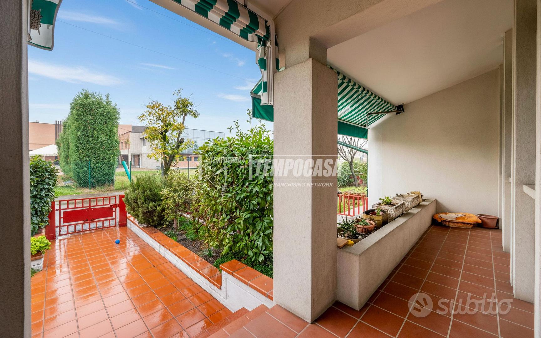 VILLA DI TESTA IN ZONA PARCO CON GIARDINO PRIVATO, - Vista 4