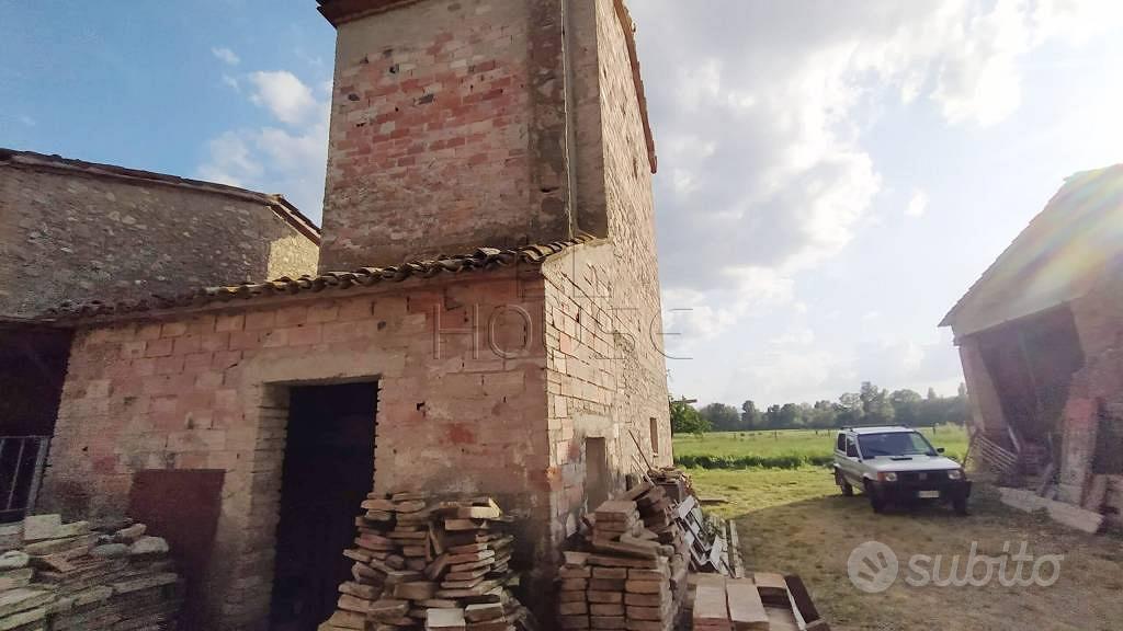 Rustico / Casale di 180 m² con 4 locali a San Gius - Vista 3