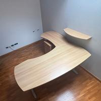 Scrivania angolare ampia superficie con cassettier
