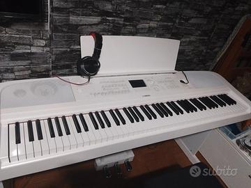 Pianoforte digitale Yamaha DGX670