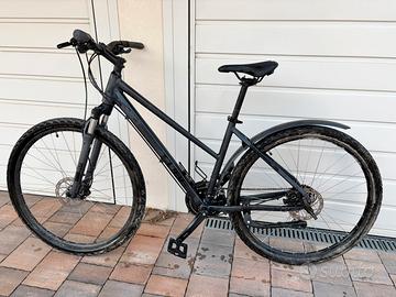 Biciletta trekking / cross CUBE