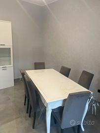 Tavolo allungabile con sedie