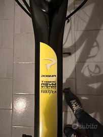 Bici da corsa in carbonio Pinarello Dogma F8