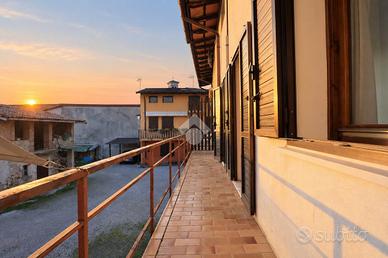 CASA DI CORTE A MAGNANO IN RIVIERA