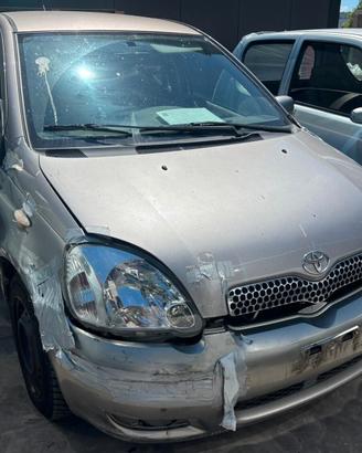 TOYOTA YARIS per ricambi usati