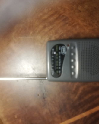 Piccola radio portatile