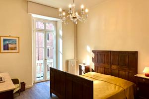 Camera con balcone, luminosa e silenziosa