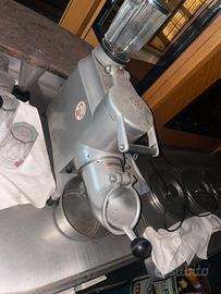 Frullatore spremiagrumi tritaghiaccio