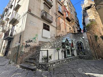 MONOLOCALE A NAPOLI