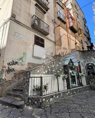 MONOLOCALE A NAPOLI