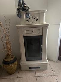 Stufa a pellet con ceramica maiolica