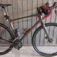 Bici Gravel Giant Revolt 3