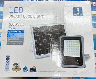 Faro LED autoalimentato fotovoltaico
