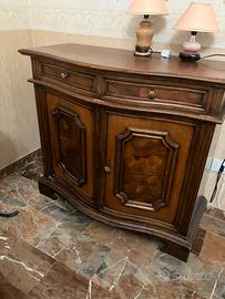 Mobili classici in legno massello