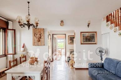 Casa indipendente di 180 m² con 5 locali e box aut