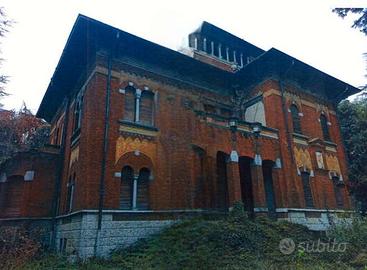 Villa a Mariano Comense (CO).