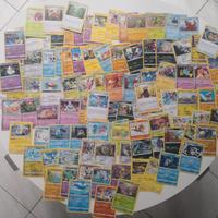 Lotto 100 carte Pokemon italiane assortite