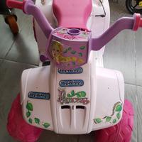 Macchina giocattolo con bicicletta