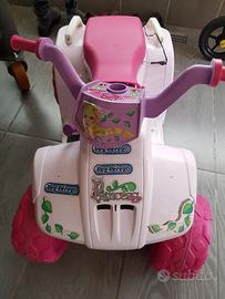 Macchina giocattolo con bicicletta