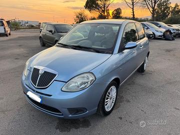 Lancia Ypsilon 1.3 MJT 75 CV Platino