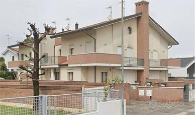 Villa di 226 m² con più di 5 locali e posto auto a