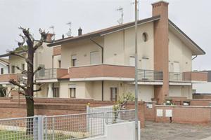 Villa di 226 m² con più di 5 locali e posto auto a