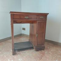 Macchina da cucire Necchi 