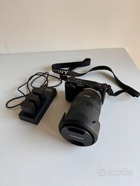 Sony ZV-E10 + Tamron 17-70 mm f/2.8 + Batteries