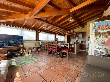 Palazzo con Garage 2 Auto e Terrazzo Rifinito