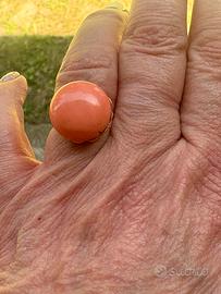 Anello in oro giallo 18 kt e corallo di Sciacca