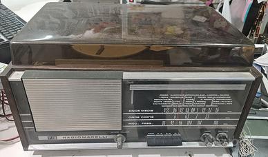 Radio a valvole Radiomarelli con giradischi e FM