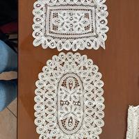 Set completo di 14 centrini di pizzo