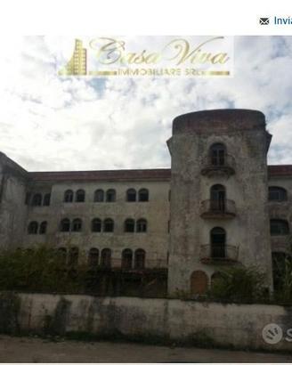 Albergo da ristrutturare o da abbattere Mondragone