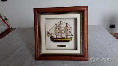 Quadro con nave in rilievo