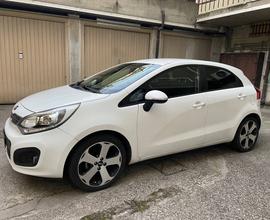 KIA Rio 3º serie - 2015 NEOPATENTATI