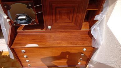 Cassettiera con specchio