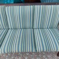 panca in legno con cuscineria