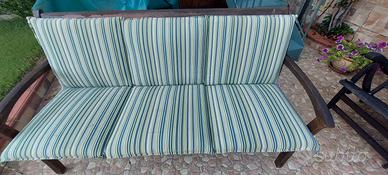 panca in legno con cuscineria