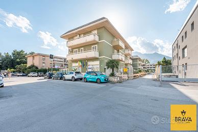 4 vani con posto auto in Via Francesco Musotto