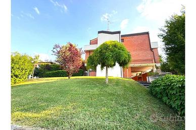 APPARTAMENTO CON INGRESSO INDIPENDENTE E GIARDINO