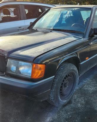 Mercedes 190 W201 1.8 benzina per ricambi (2a)