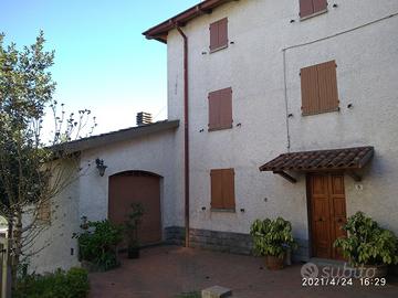 Casa di campagna in borgo storicizzato