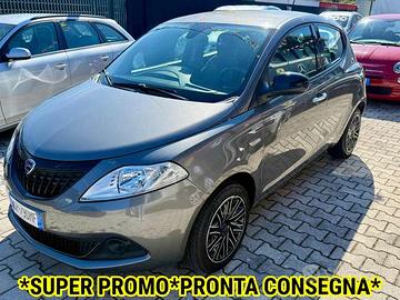 Lancia Ypsilon Ypsilon 1.0 firefly hybrid Silver P