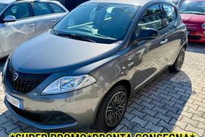 Lancia Ypsilon Ypsilon 1.0 firefly hybrid Silver P